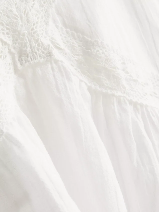 The Primark Scene | Bomullstopp med broderi, V-ringning och spaghettiband
