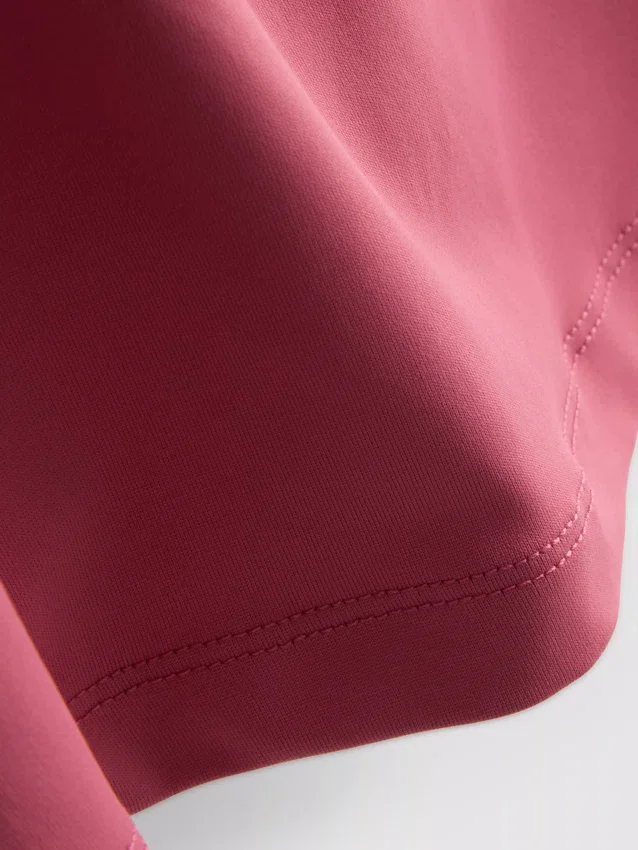 The Primark Scene | kort topp med halterneck