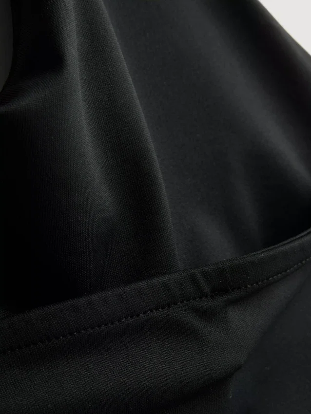 The Primark Scene | kort topp med halterneck