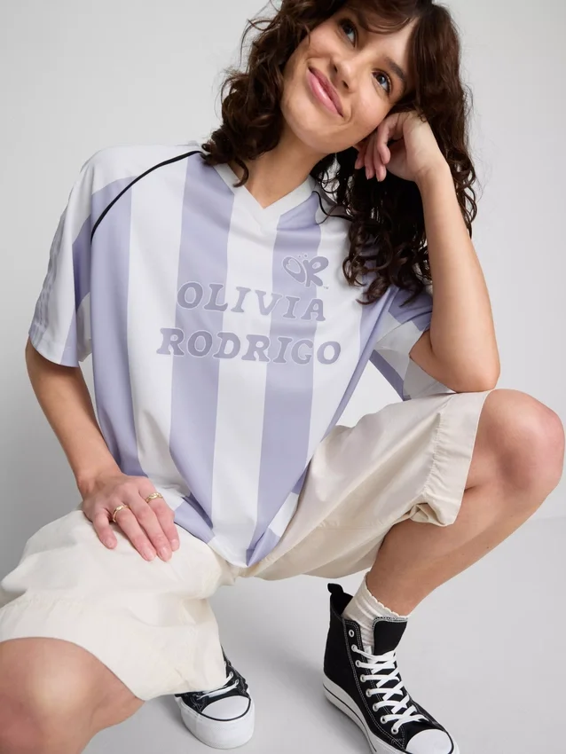 The Primark Scene | Olivia Rodrigo randig fotbollströja