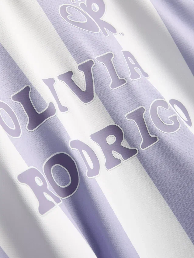 The Primark Scene | Olivia Rodrigo randig fotbollströja