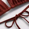 Triangel-bikinitopp med kedjedetalj