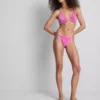 Triangelbikiniöverdel med glittrande volanger