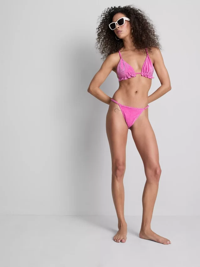 Triangelbikiniöverdel med glittrande volanger