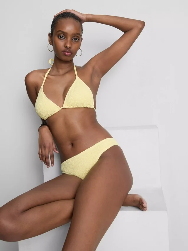 Triangelbikiniöverdel med skrynklig textur