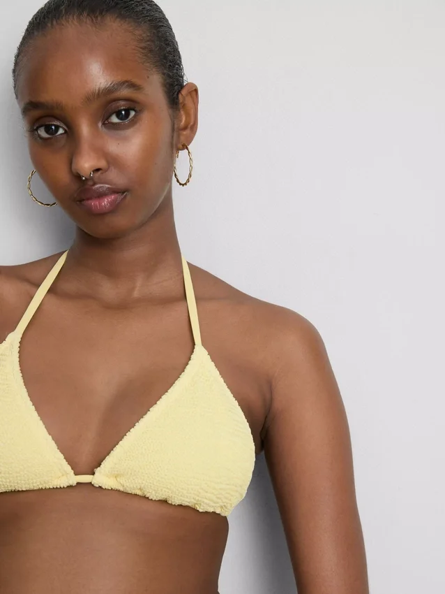 Triangelbikiniöverdel med skrynklig textur