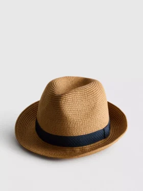 Trilbyhatt i strå