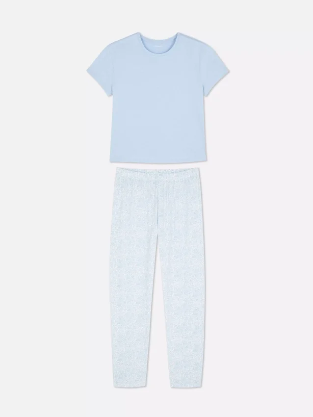 Tryckt pyjamaset med korta ärmar