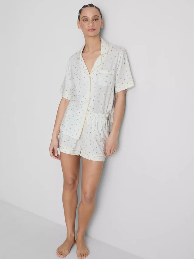 Tryckta korta boyfriend-stilens pyjamasar