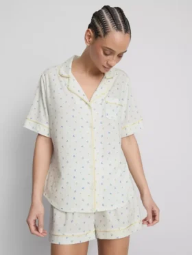 Tryckta korta boyfriend-stilens pyjamasar
