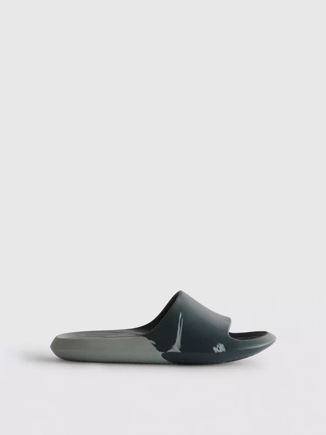 Tvåfärgade sandaler med glidfäste