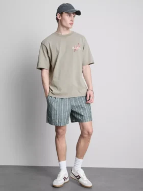 Tvättad T-shirt med japanskt tryck
