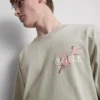 Tvättad T-shirt med japanskt tryck