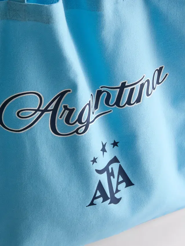 Tygväska med fotbollsmotiv från Argentina