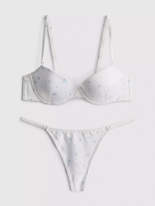 Underklädesset i satin med blommönster och push-up-effekt