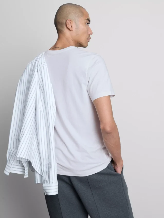 V-ringad, figursydd stretch-T-shirt