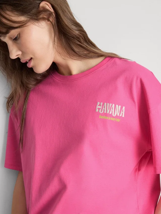 Överdimensionerad T-shirt i havannafärg med grafiskt tryck, med hög bomullsandel