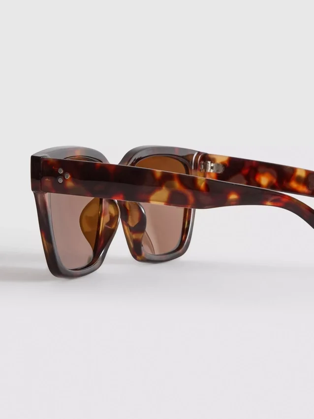 Överdimensionerade solglasögon i cat-eye-stil