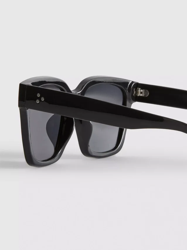 Överdimensionerade solglasögon i cat-eye-stil