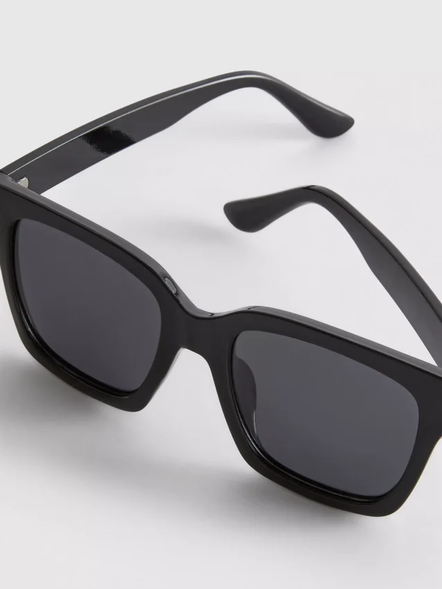 Överdimensionerade solglasögon i cat-eye-stil