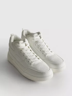 Viktiga sneakers med högt skaft