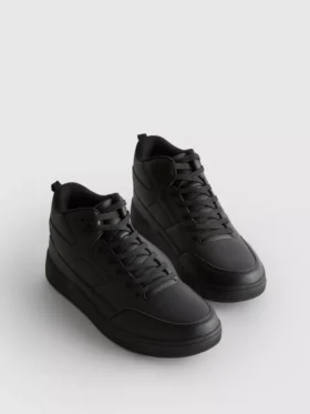 Viktiga sneakers med högt skaft