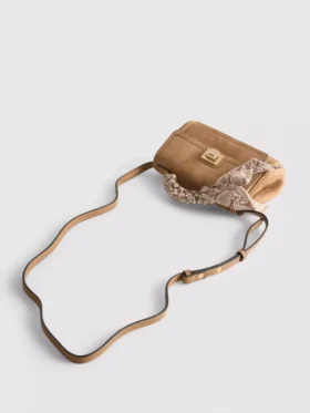 Väska med scarfhandtag