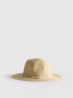 Vävd hatt med pärlor