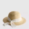 Vävd mössa med broderie anglaise
